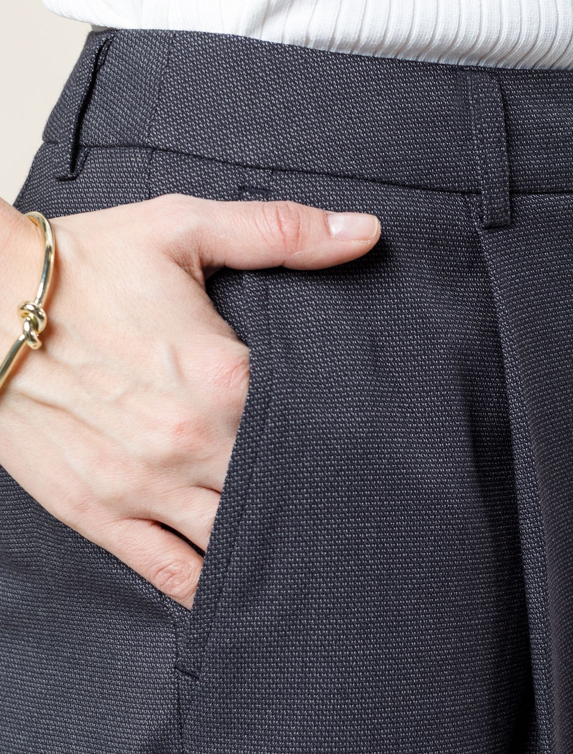 Шорты-бермуды из премиальной костюмной ткани с добавлением лиоцелла D28.059 серо-синий