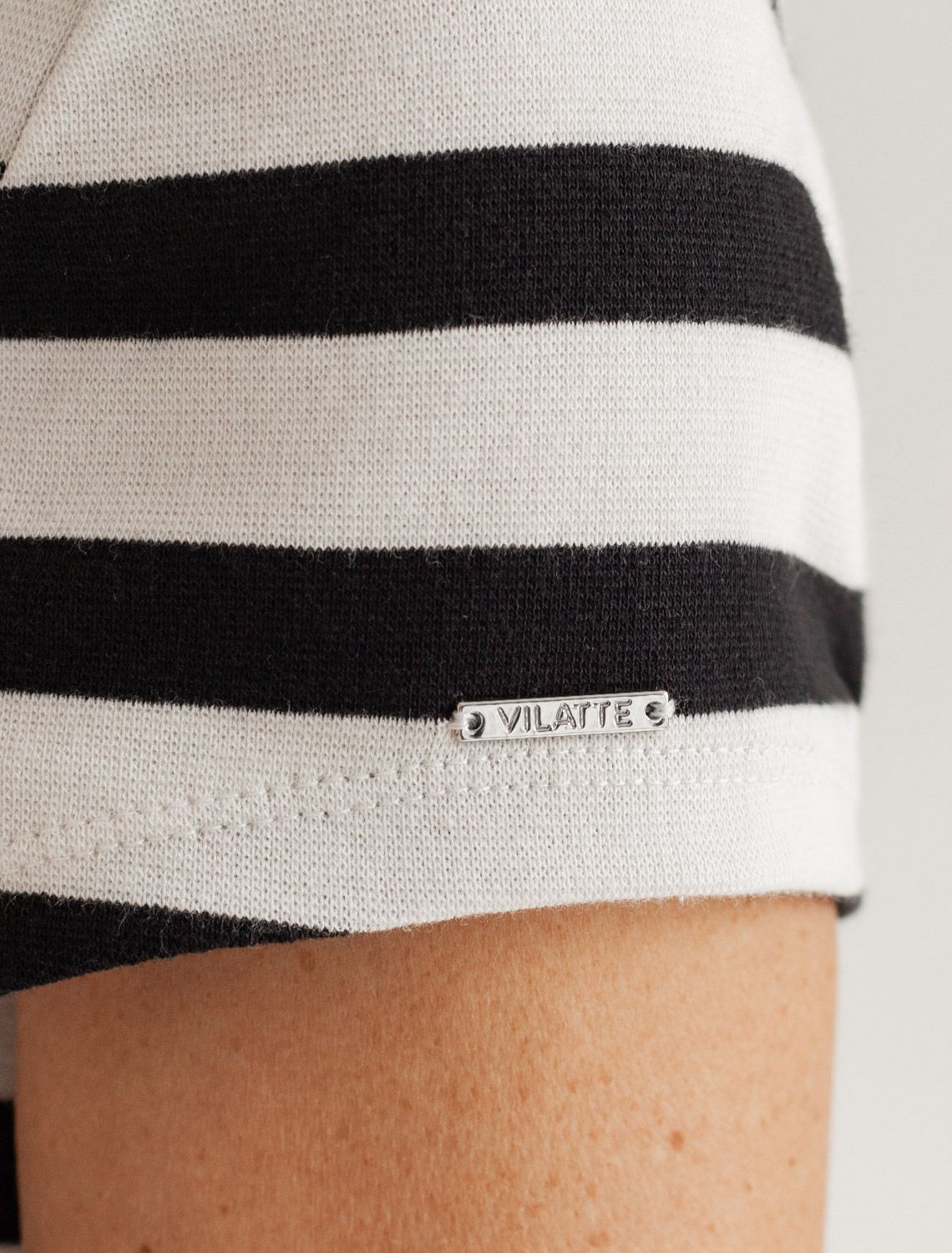 Футболка из плотного трикотажа с плетением риб 1*1 D49.126 белый-черный