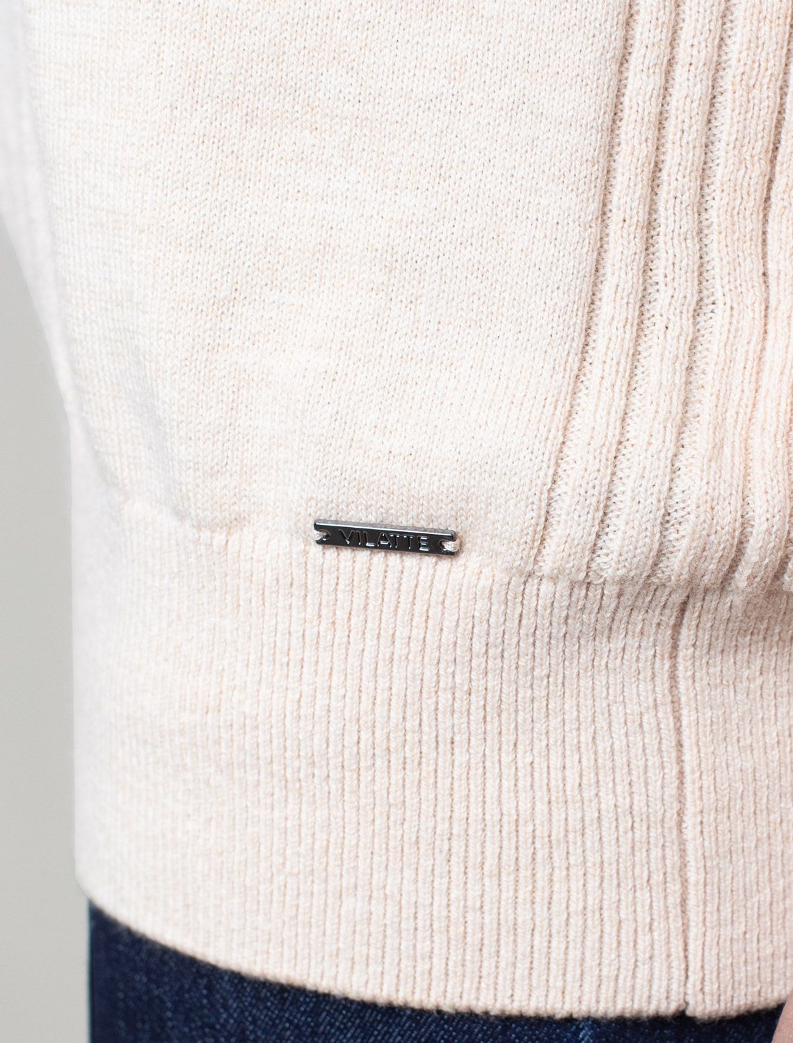 Свитер тонкой вязки из хлопка с кашемиром D34.199 бежевый меланж