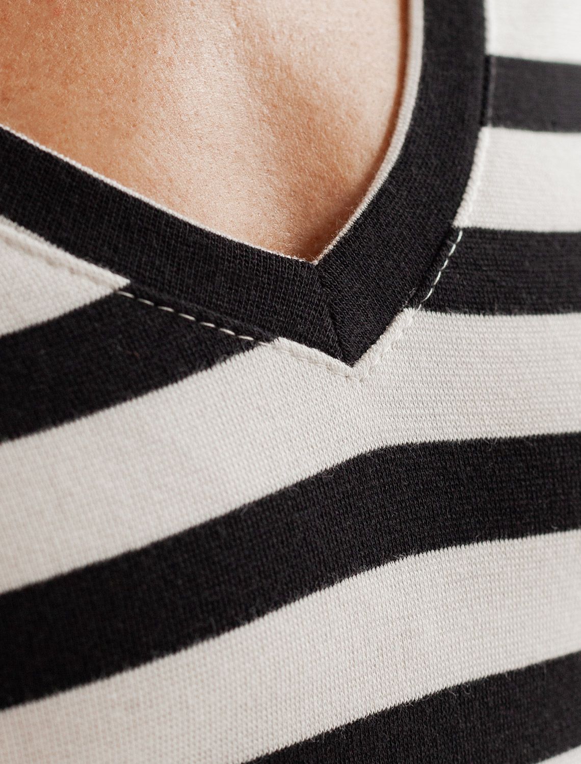 Футболка из плотного трикотажа с плетением риб 1*1 D49.126 белый-черный