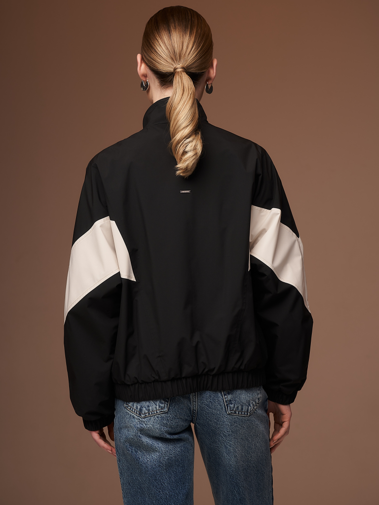 3704 р. 7501 р. Ветровка женская черный