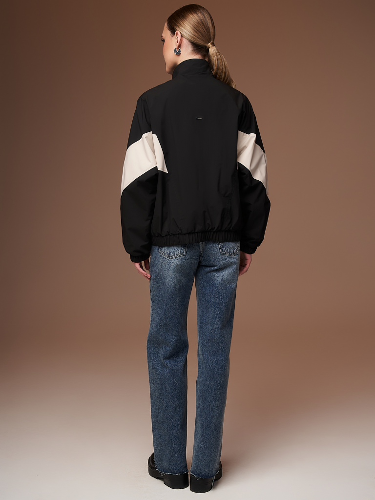 3704 р. 7501 р. Ветровка женская черный