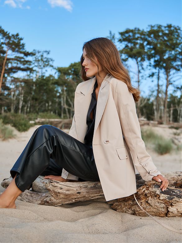 5793 р. 7426 р. Куртка женская бежевый