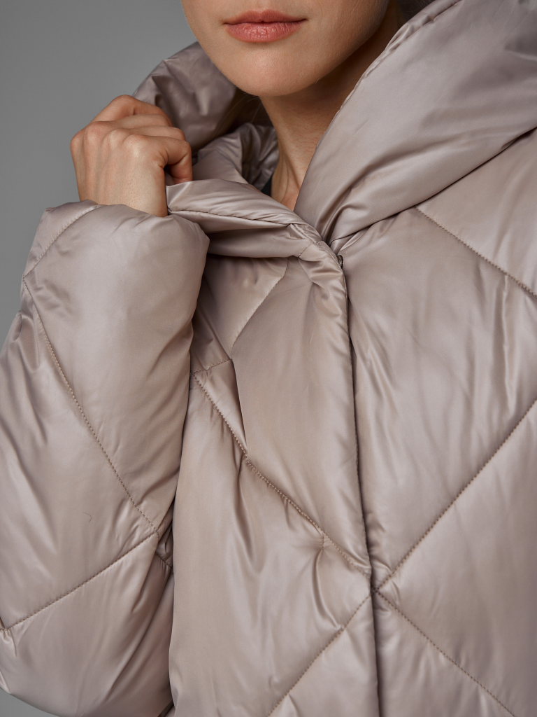 5354 р.  10842 р.  Пуховик женский темно-бежевый