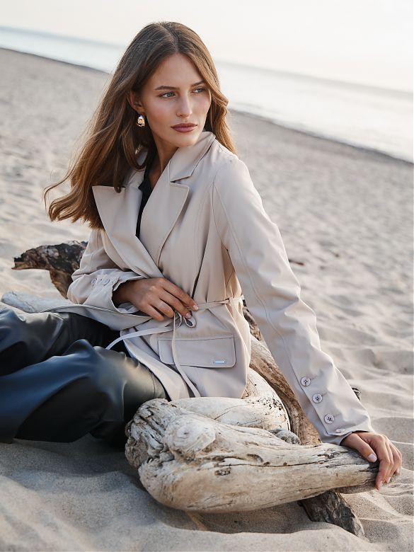 5793 р. 7426 р. Куртка женская бежевый