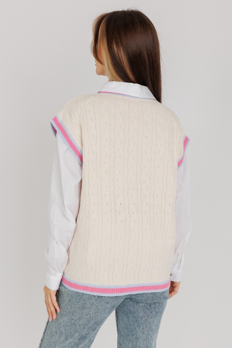Жилет 22-7048 молочный One size
