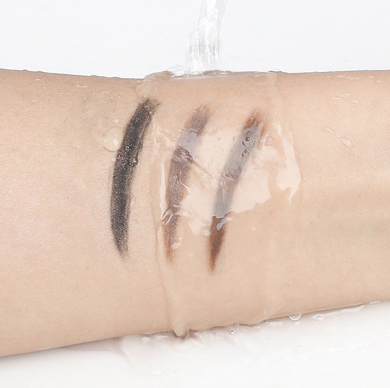 Тонкий карандаш для бровей с щеточкой.