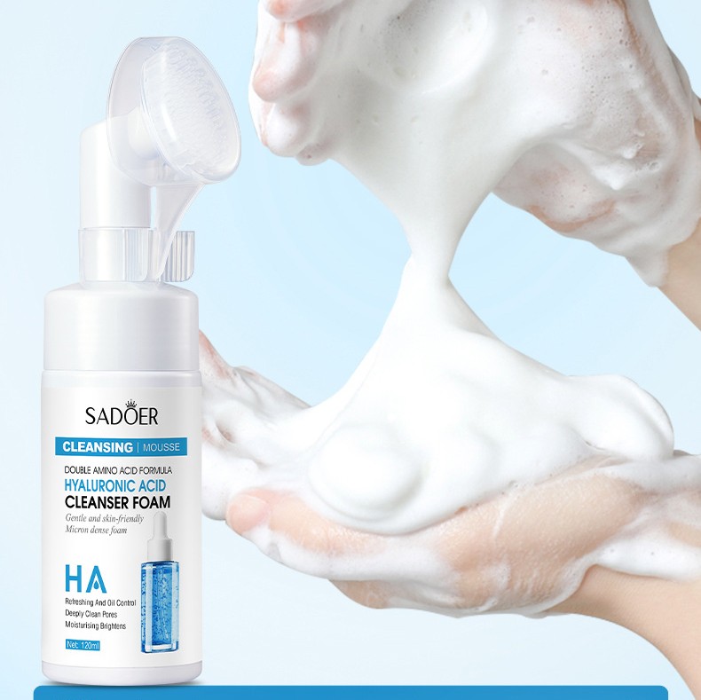 Пенка-мусс для умывания с массажной силиконовой щеточкой ГИАЛУРОНОВАЯ КИСЛОТА Sadoer, 120 мл.