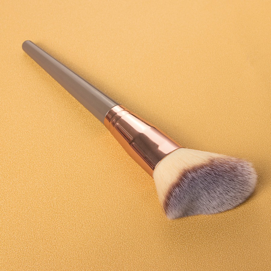 Кисть скошенная волна для пудры, контуринга и румян