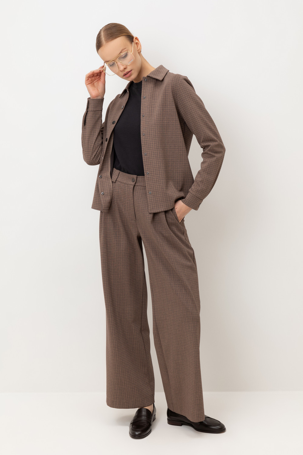 VN Брюки ЕВТ 4167 черный кофе, имитация текстиля VN