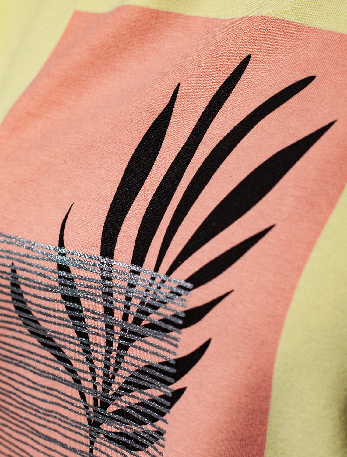 Ст.цена 1290р Футболка из хлопкового облегченного полотна с авторским принтом D49.020 шардоне_листок