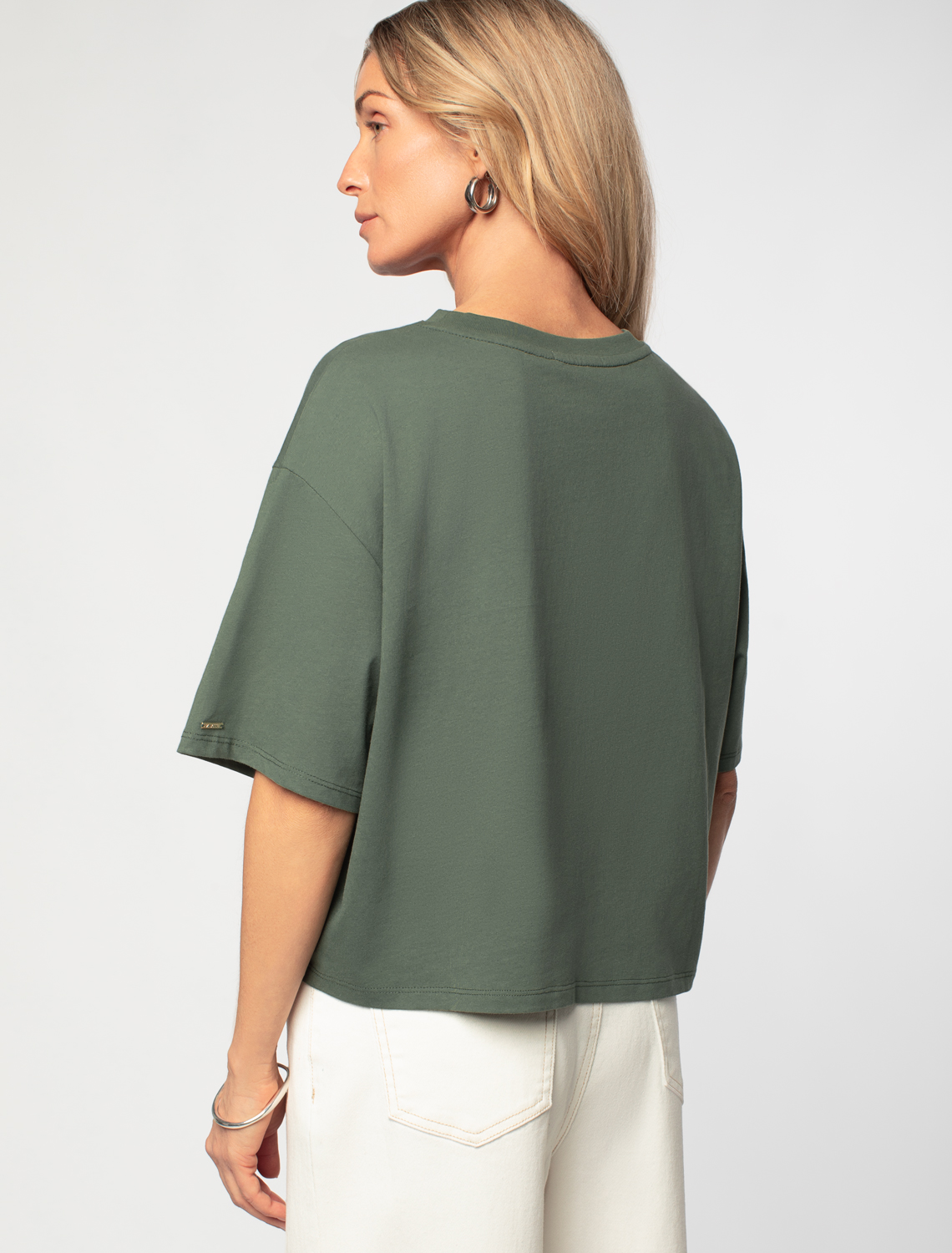 Ст.цена 1090р Укороченная футболка силуэта овер-сайз D49.090 т.оливковый