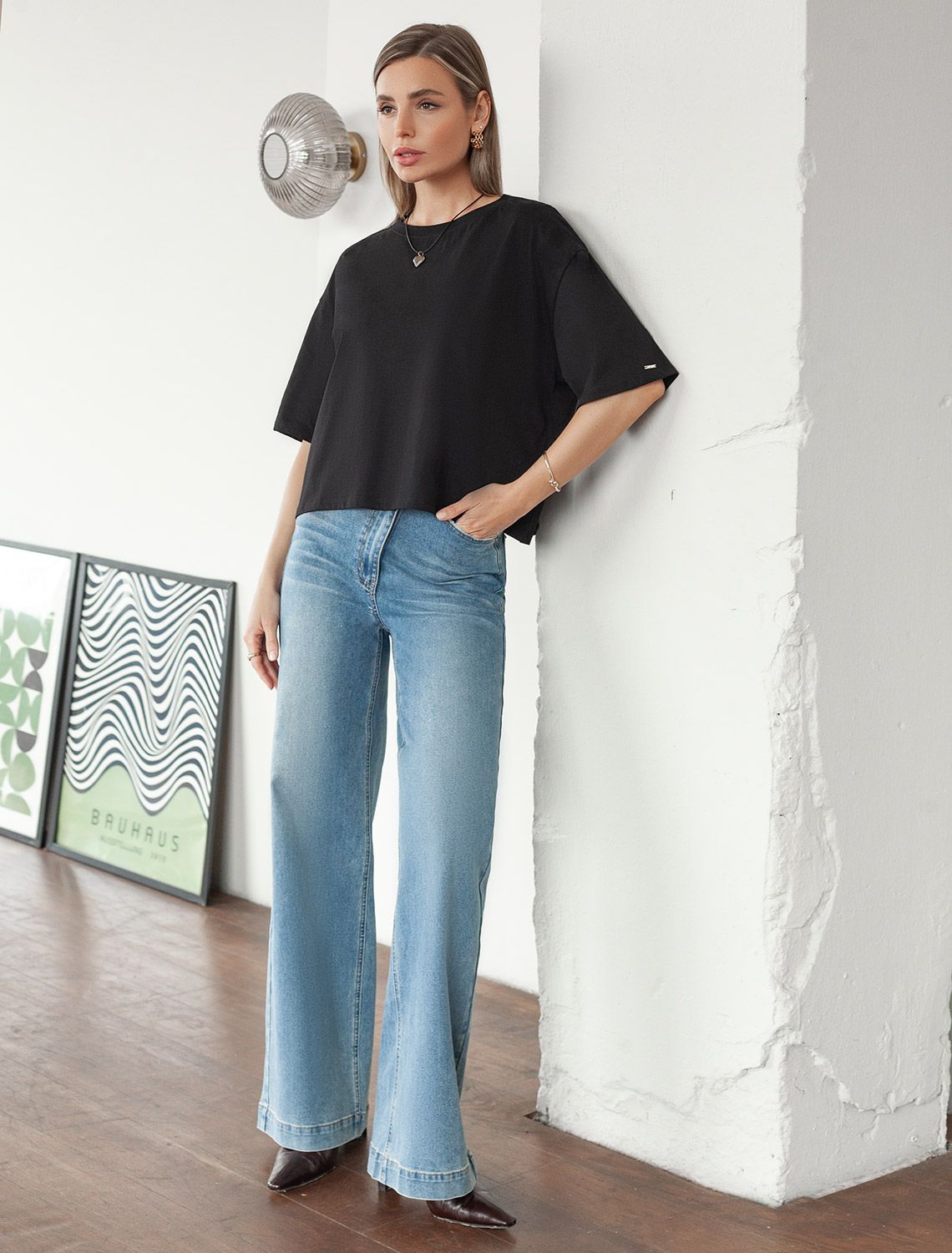 Ст.цена 1090р Укороченная футболка силуэта овер-сайз D49.090 черный