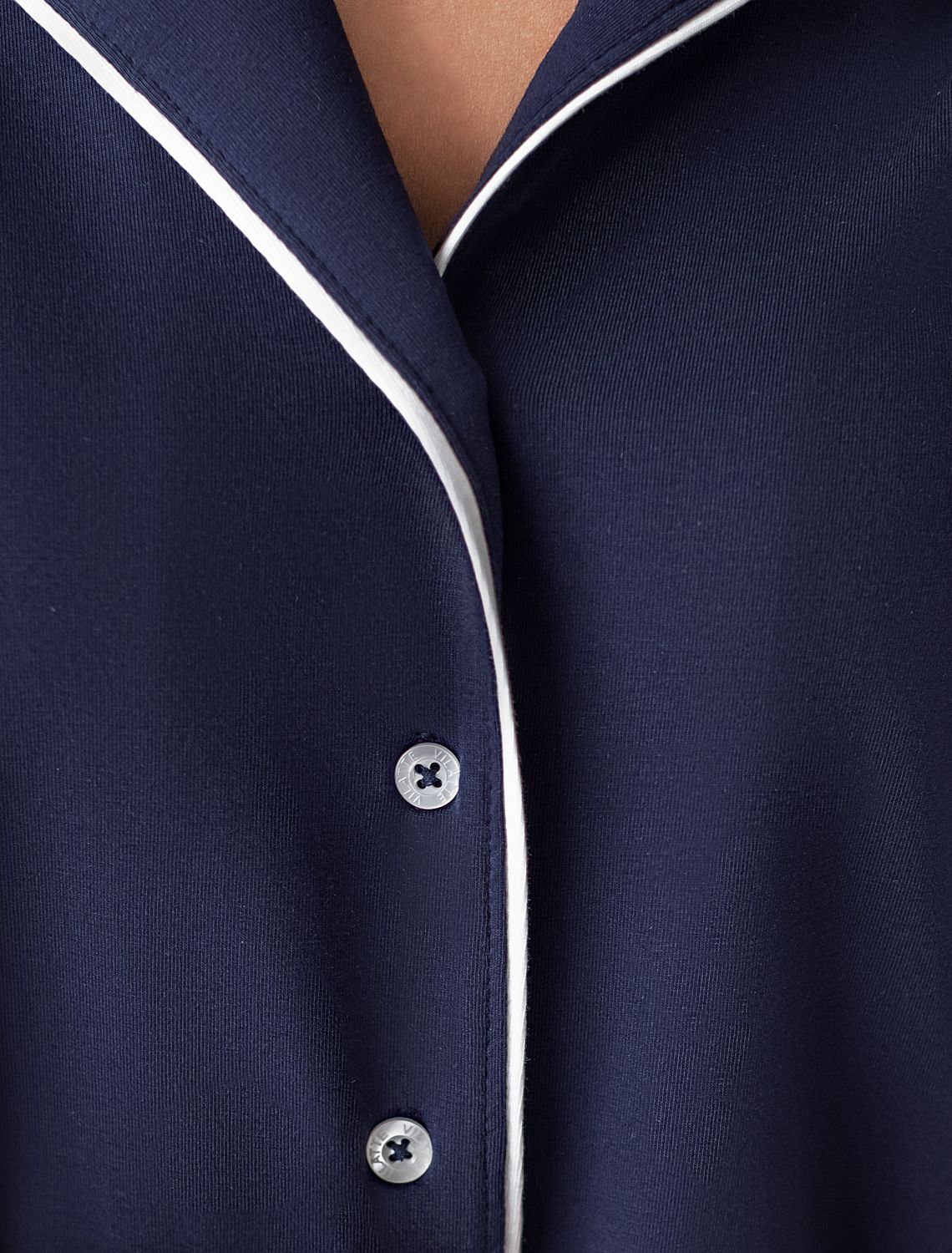 Ст.цена 1750р Блузка из эластичного хлопка с контрастным кантом D49.052 синий