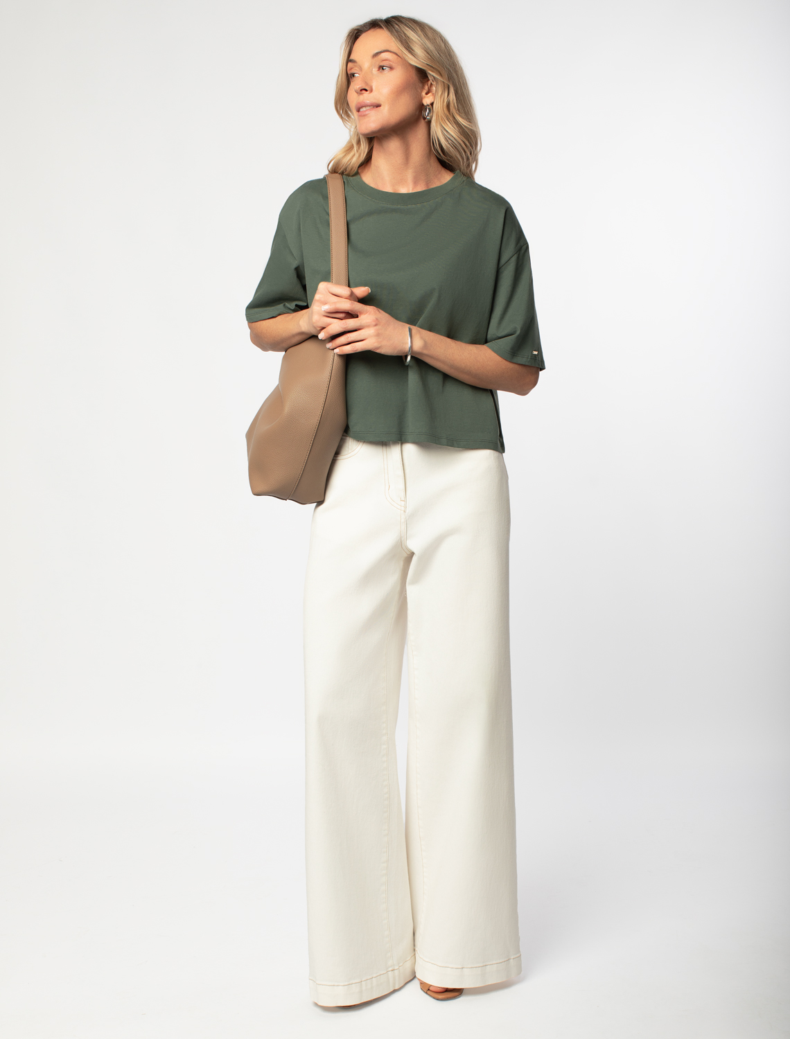 Ст.цена 1090р Укороченная футболка силуэта овер-сайз D49.090 т.оливковый