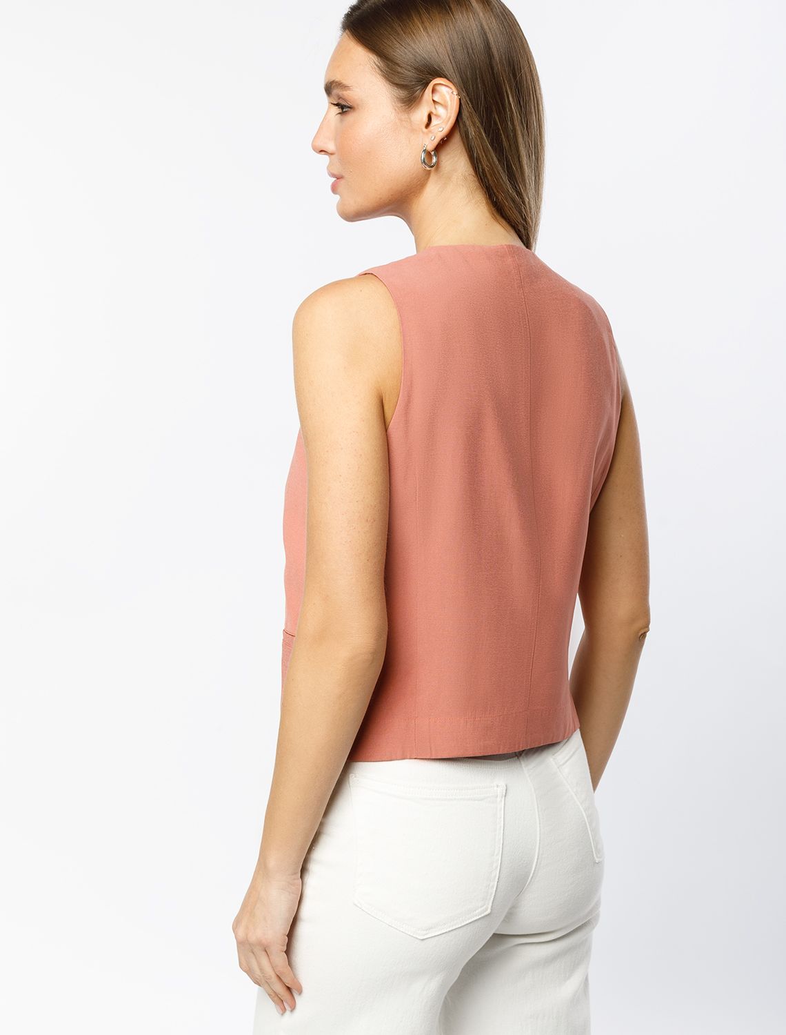 Ст.цена 2490р Жилет из плотного лиоцелла D27.002 дымчато-коралловый