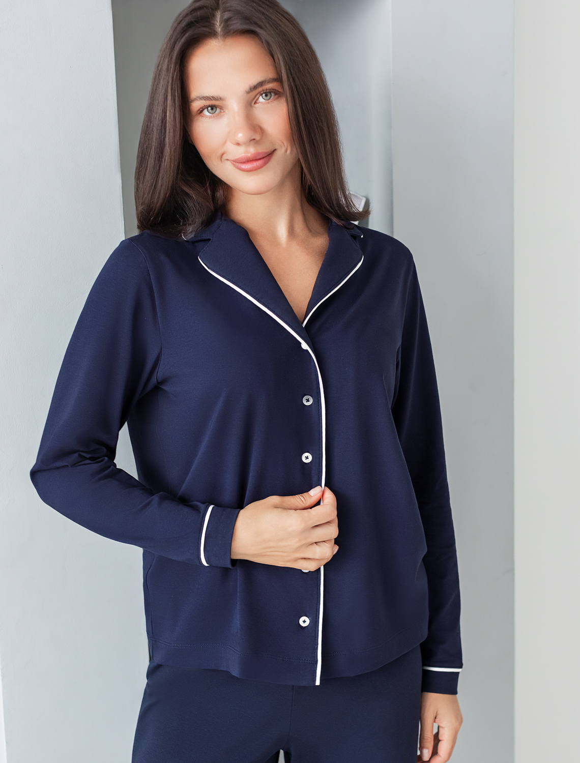 Ст.цена 1750р Блузка из эластичного хлопка с контрастным кантом D49.052 синий