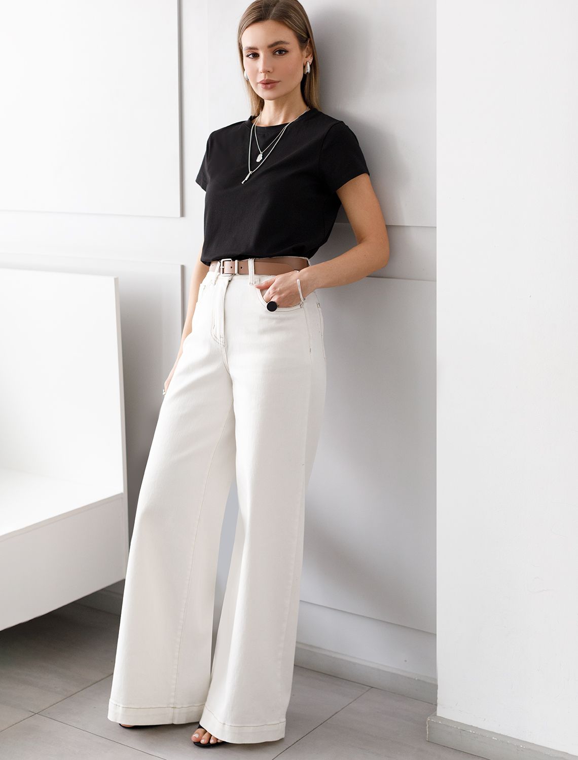 Ст.цена 1090р Футболка из облегченного хлопкового полотна с эластаном D49.021 черный