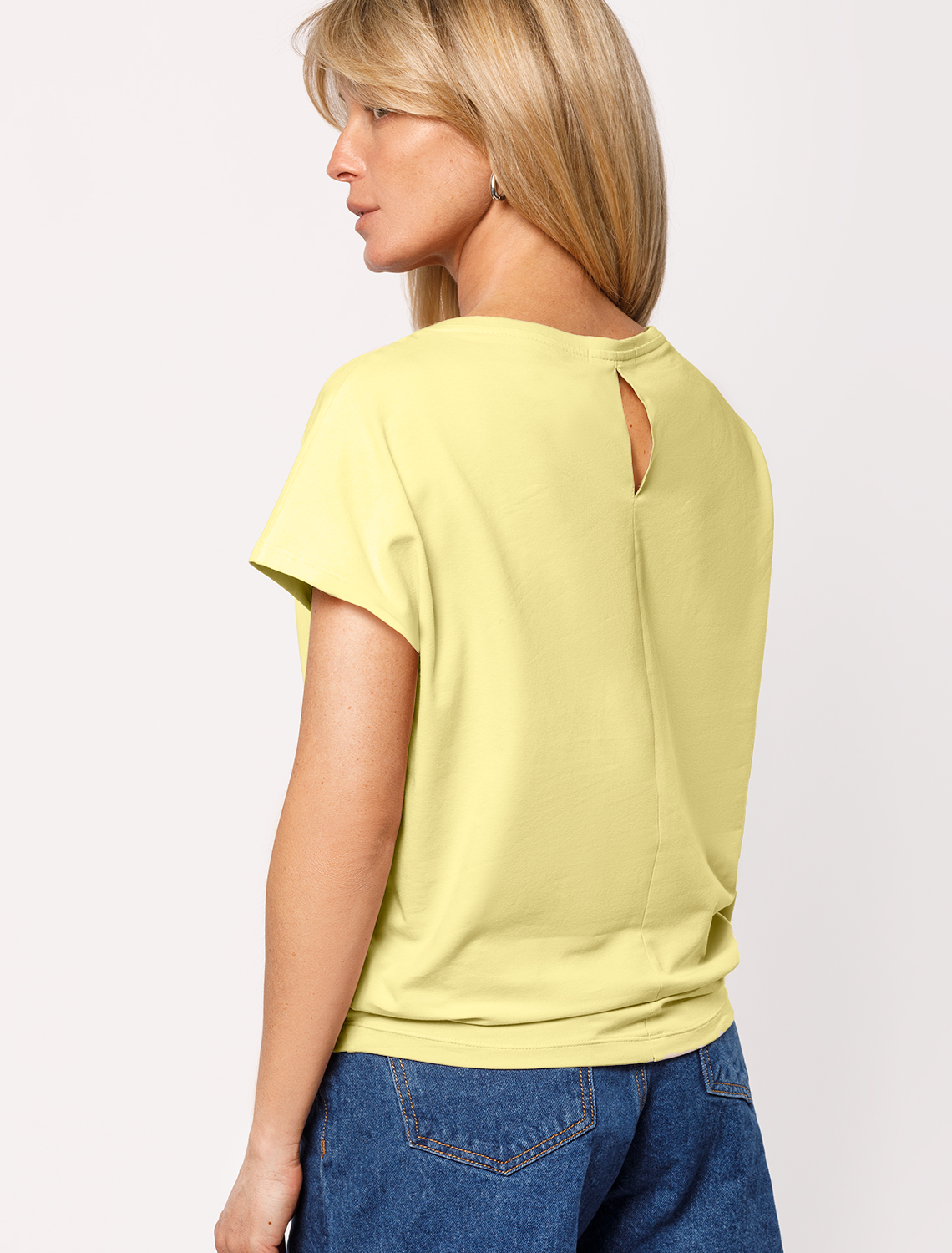 Ст.цена 1290р Футболка из хлопкового облегченного полотна с авторским принтом D49.020 шардоне_листок