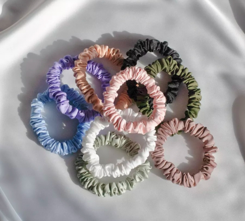 Резинка для волос шелковая. Чёрный цвет