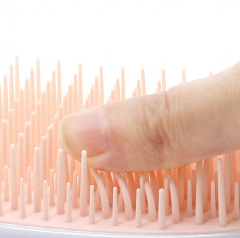 Расческа массажная с мягкими зубчиками разного размера