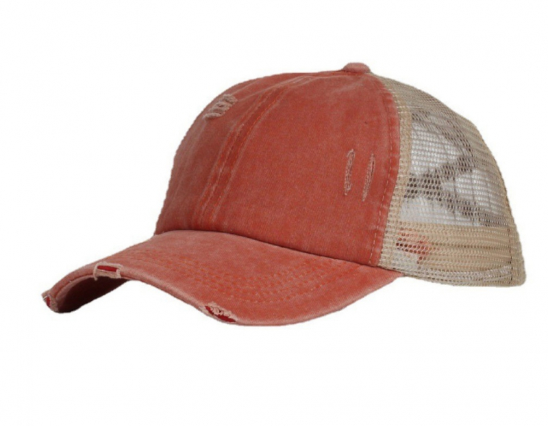 Бейсболка джинсовая потертая с сеткой. Красная