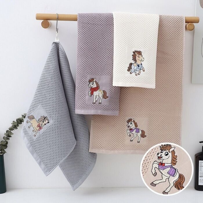 Полотенце для рук с вышивкой