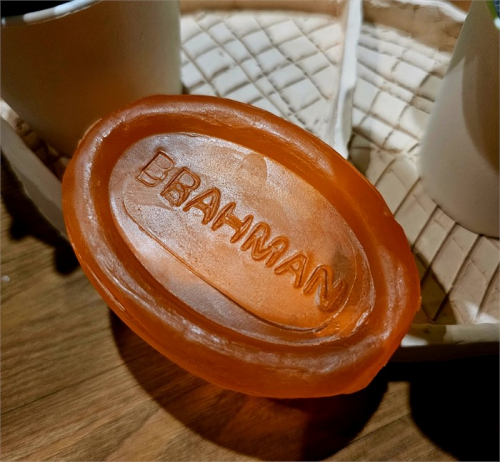 Ароматическое глицериновое мыло сандал и ладанная камедь Brahman 