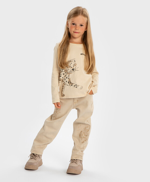 1440 р. 1800 р. Джинсы Mom fit с принтом леопард бежевые для девочки Button Blue