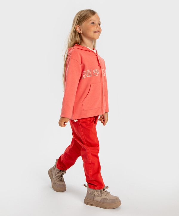 1440 р. 1800 р. Джинсы Mom fit с поясом на резинке и накладными карманами коралловые для девочки Button Blue