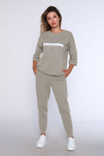 Спортивный костюм с брюками и кофтой 359