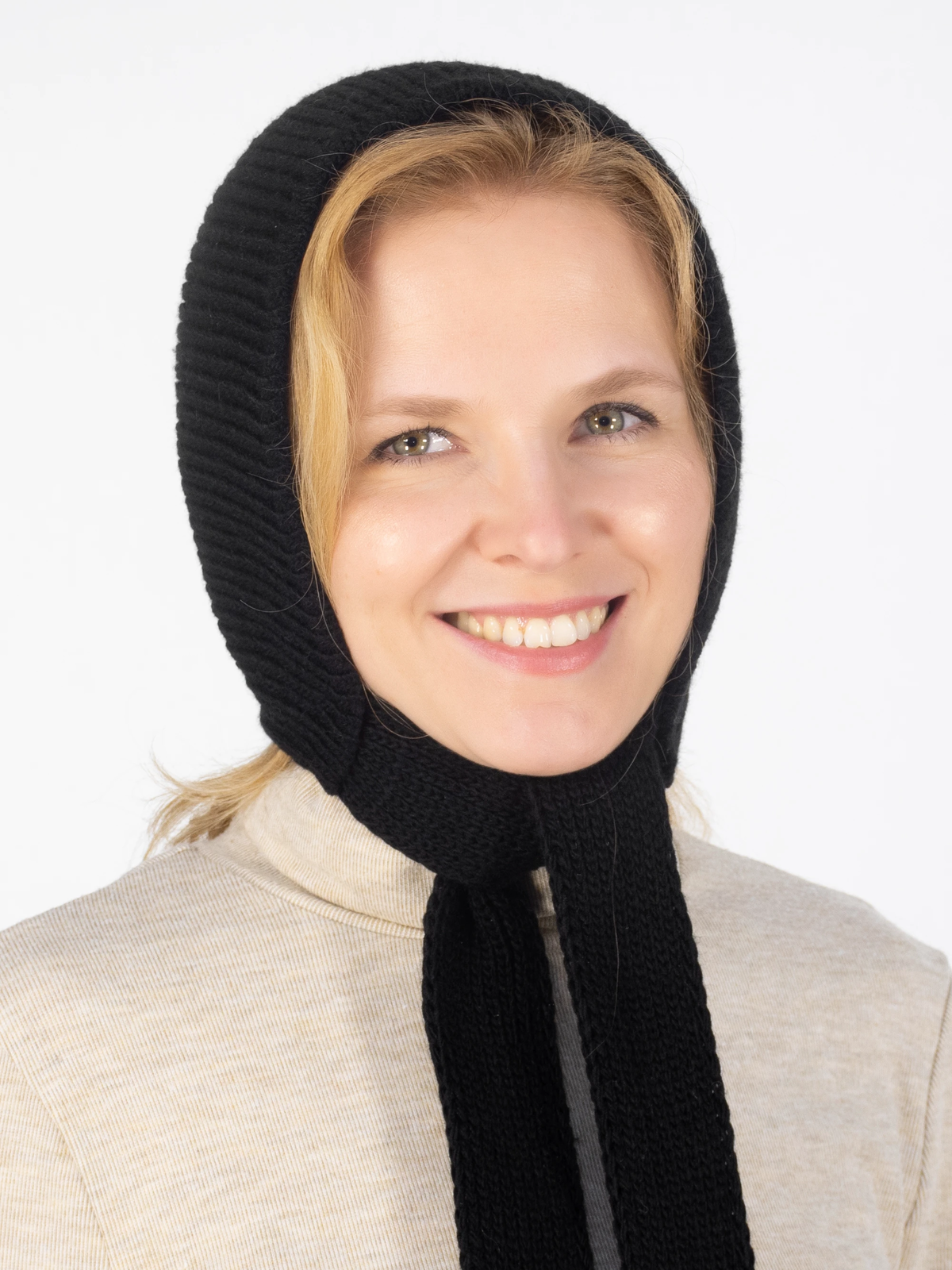 Шапка женская весна-осень с завязками Марго (Цвет черный), размер 56-58, шерсть 30%