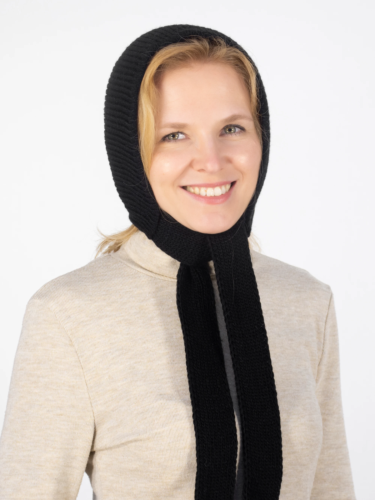 Шапка женская весна-осень с завязками Марго (Цвет черный), размер 56-58, шерсть 30%