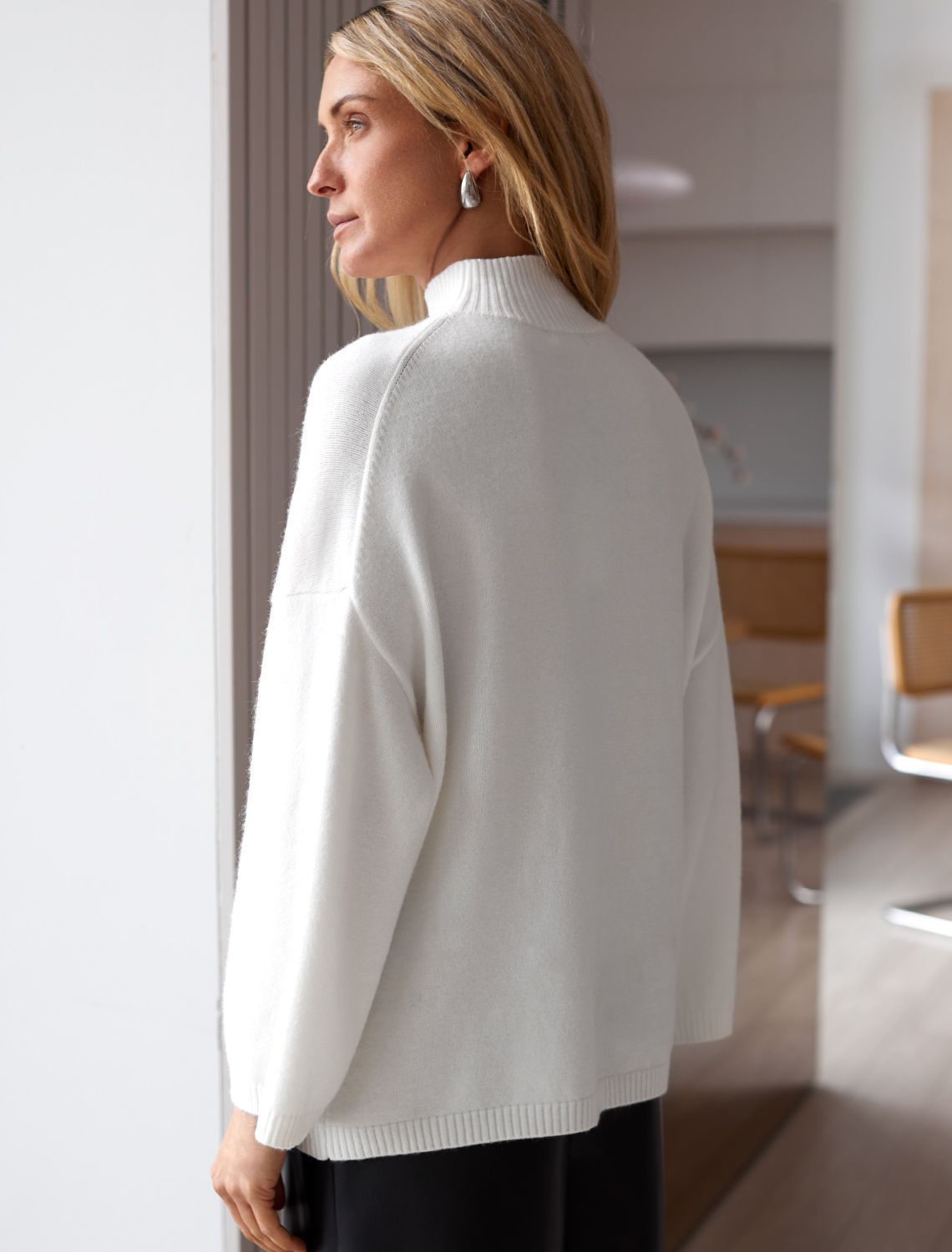 Свитер из пряжи с кашемиром D34.205 натуральный белый