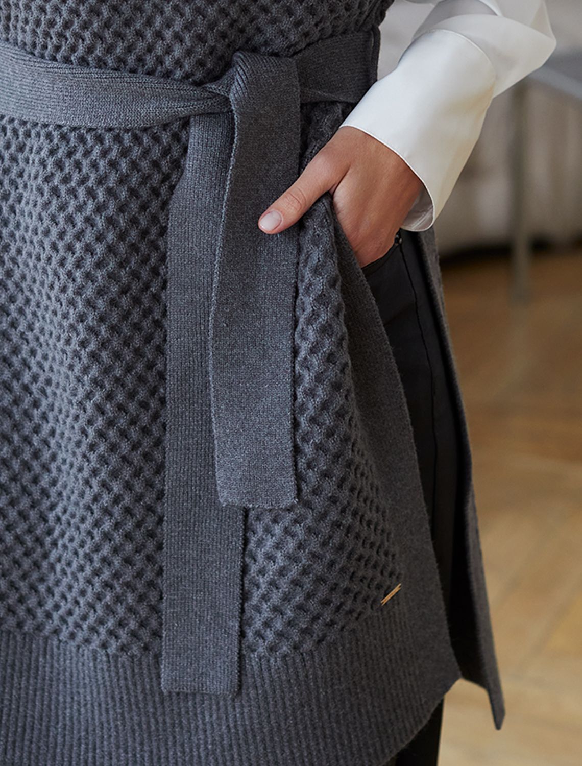 Удлиненный жилет из пряжи с кашемиром D37.018 темно-серый меланж