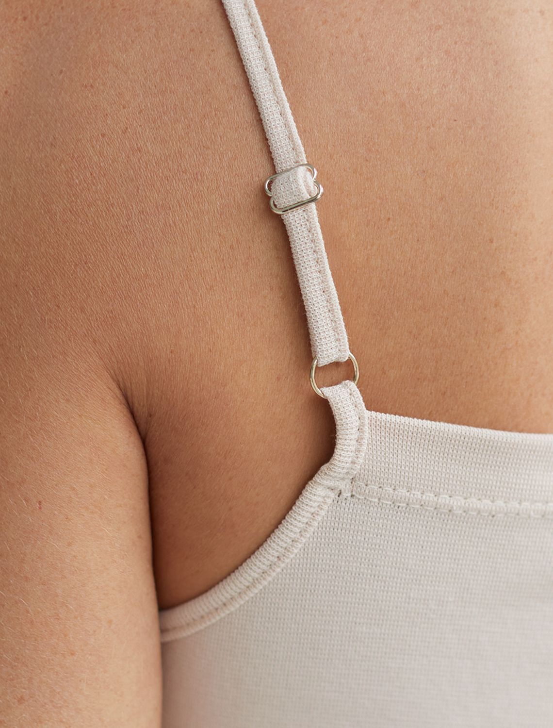 Супер-эластичный топ на регулируемых бретелях из плотного трикотажа риб 1*1 D43.230 св.бежевый