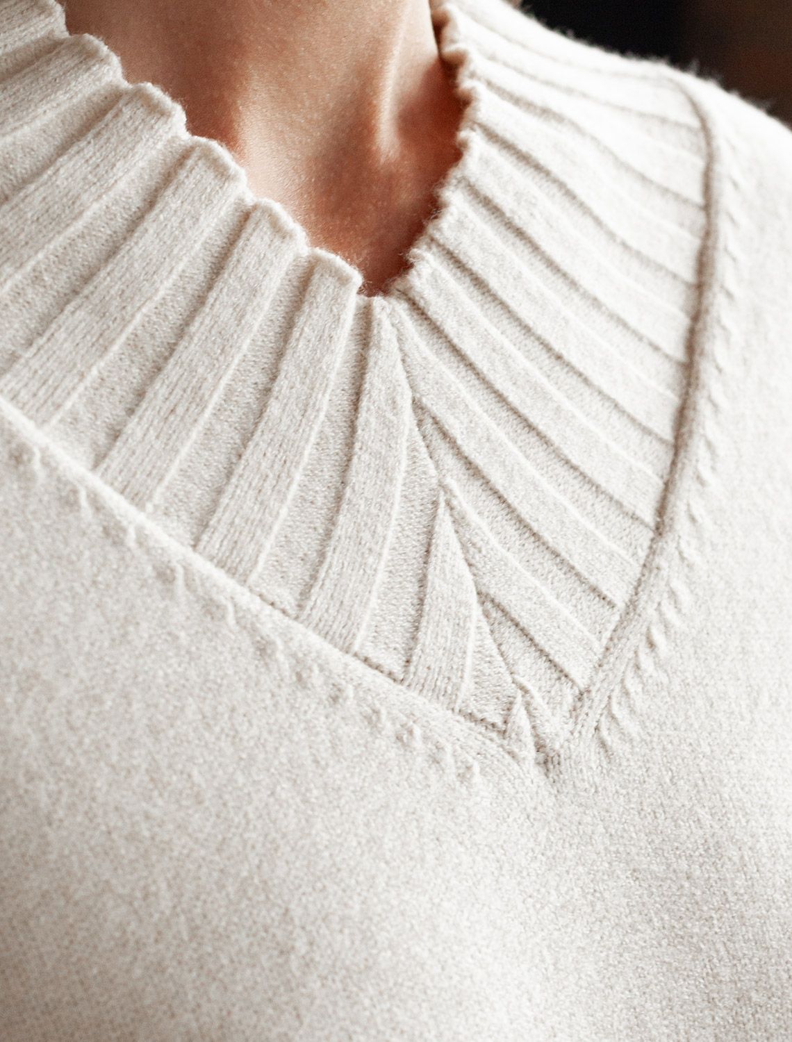 Джемпер из пряжи с кашемиром D39.357 овсяный меланж