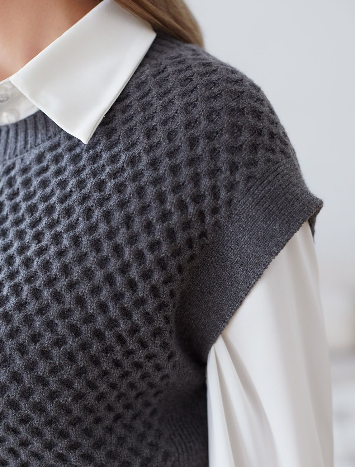 Удлиненный жилет из пряжи с кашемиром D37.018 темно-серый меланж