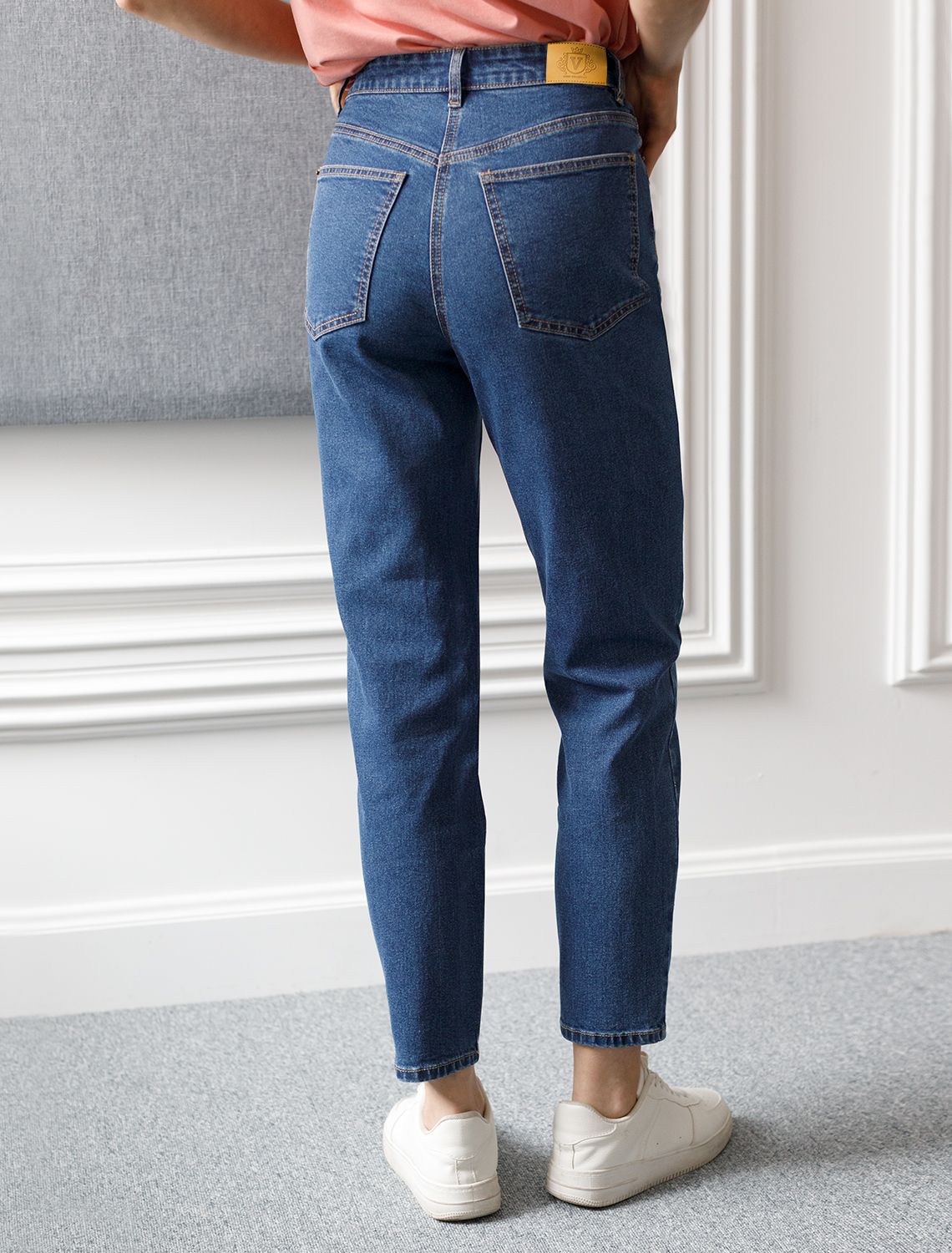 Джинсы мом фит из мягкой эластичной джинсы 13,5OZ D54.304 синий