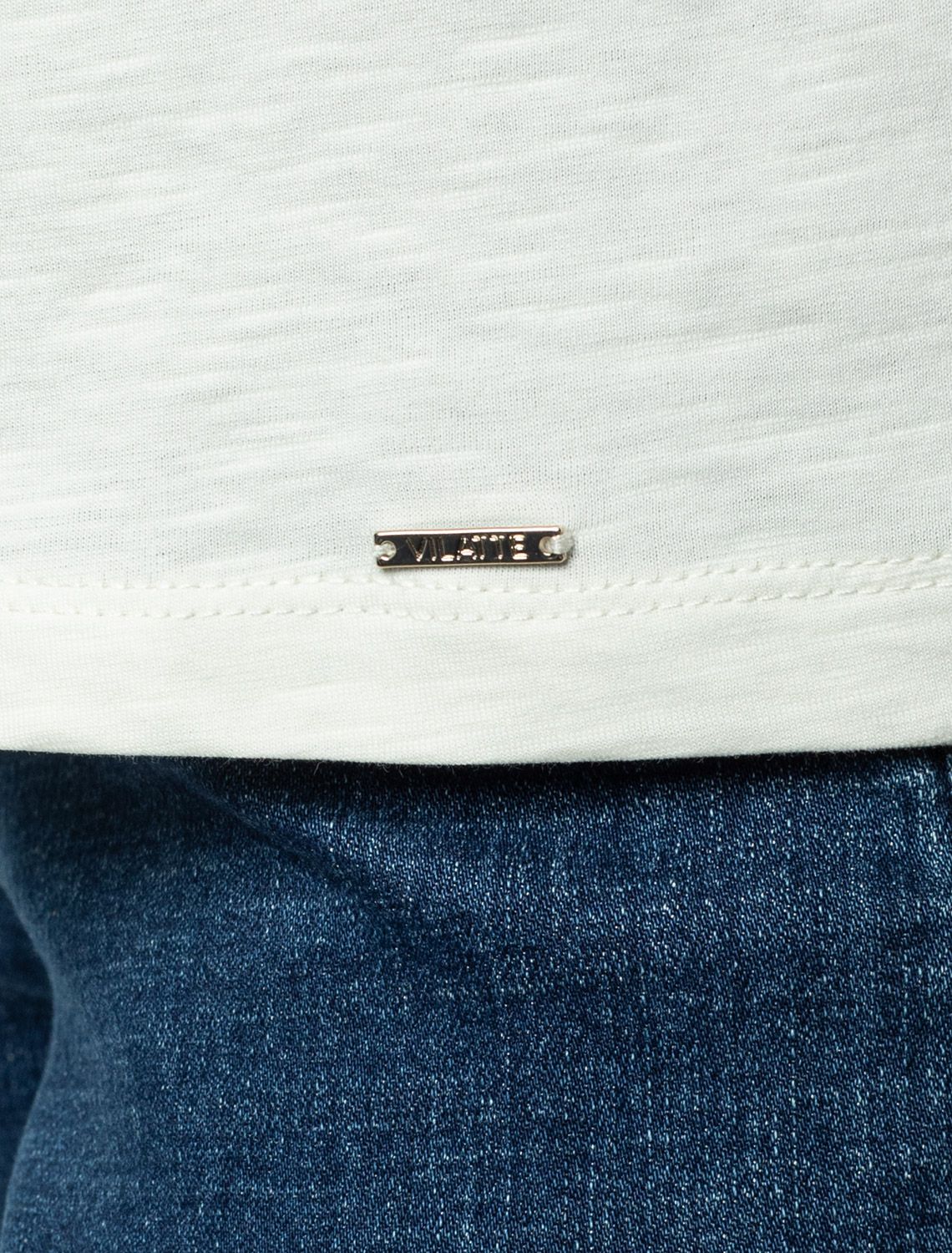 Ст.цена 1190р Футболка из фактурного полотна из 100% хлопка D49.070 молочный