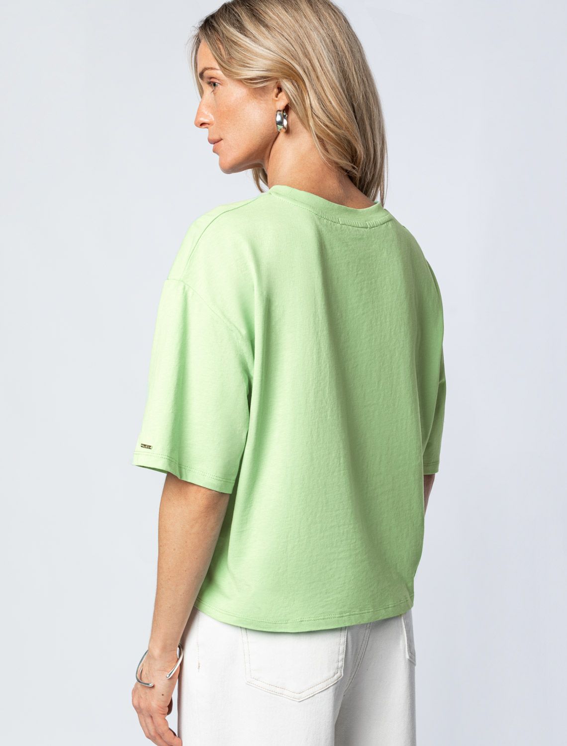 Укороченная футболка силуэта овер-сайз D49.090 фисташковый