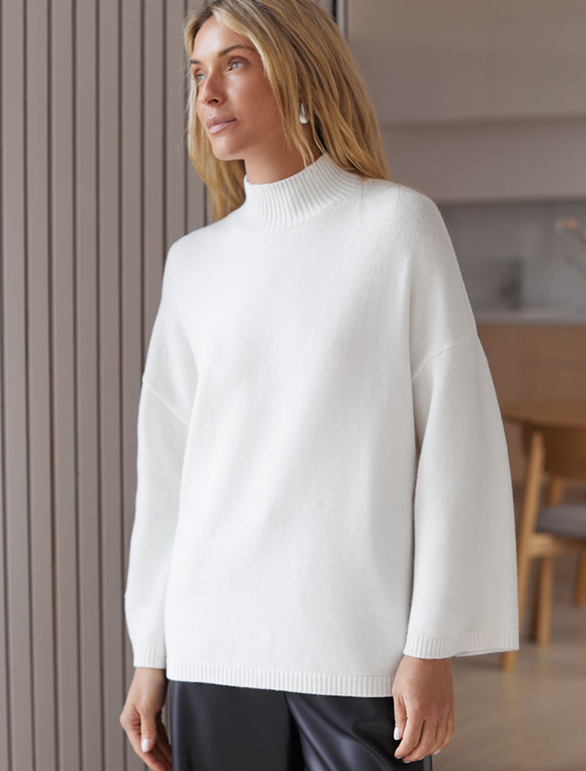 Свитер из пряжи с кашемиром D34.205 натуральный белый