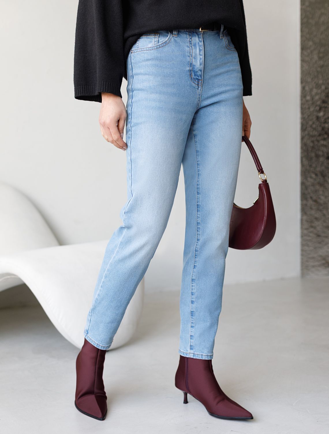 Джинсы мом фит из мягкой эластичной джинсы 12OZ D54.304 голубой