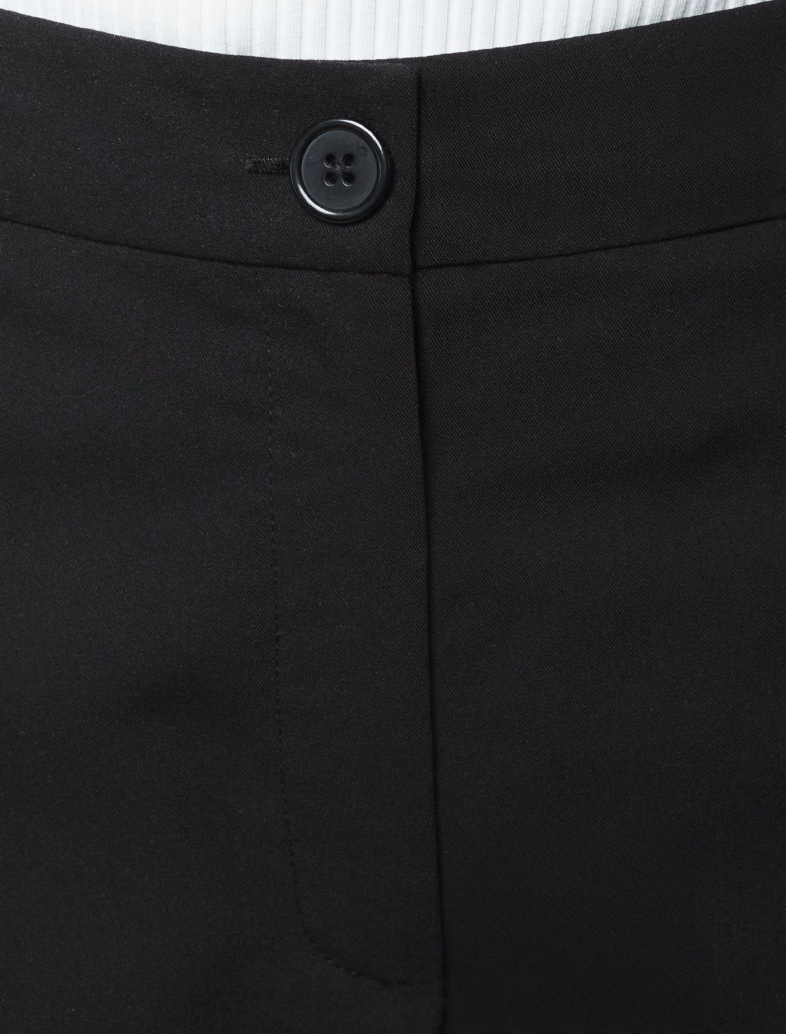 Шорты-бермуды из поливискозы D28.059 черный