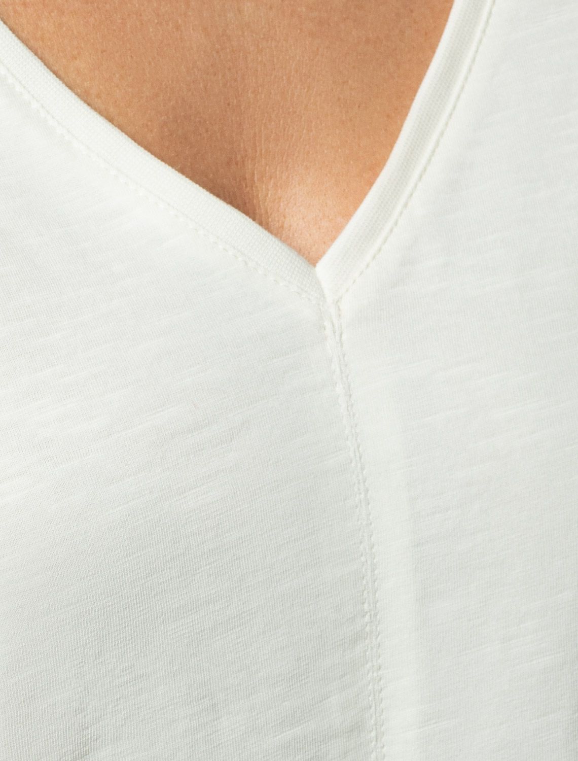 Ст.цена 1190р Футболка из фактурного полотна из 100% хлопка D49.070 молочный