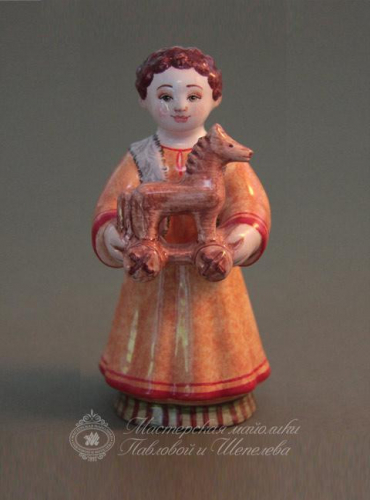 Мальчик с игрушкой