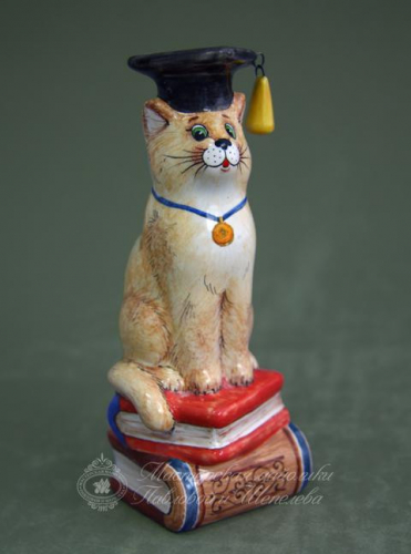 Кот на книгах малый (в шляпе)