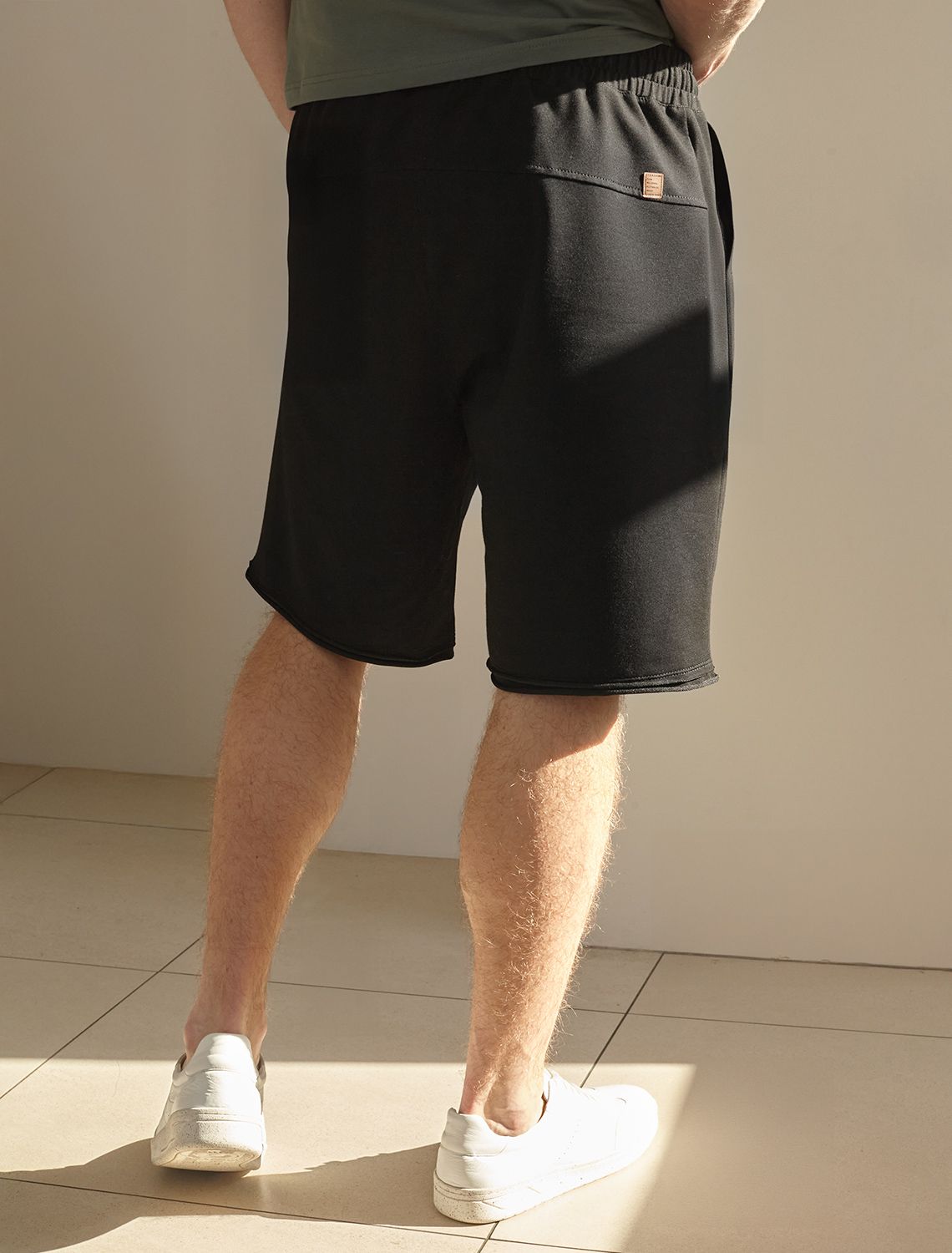 Ст.цена 1690р Шорты из тонкого футера с эластаном U48.003 черный