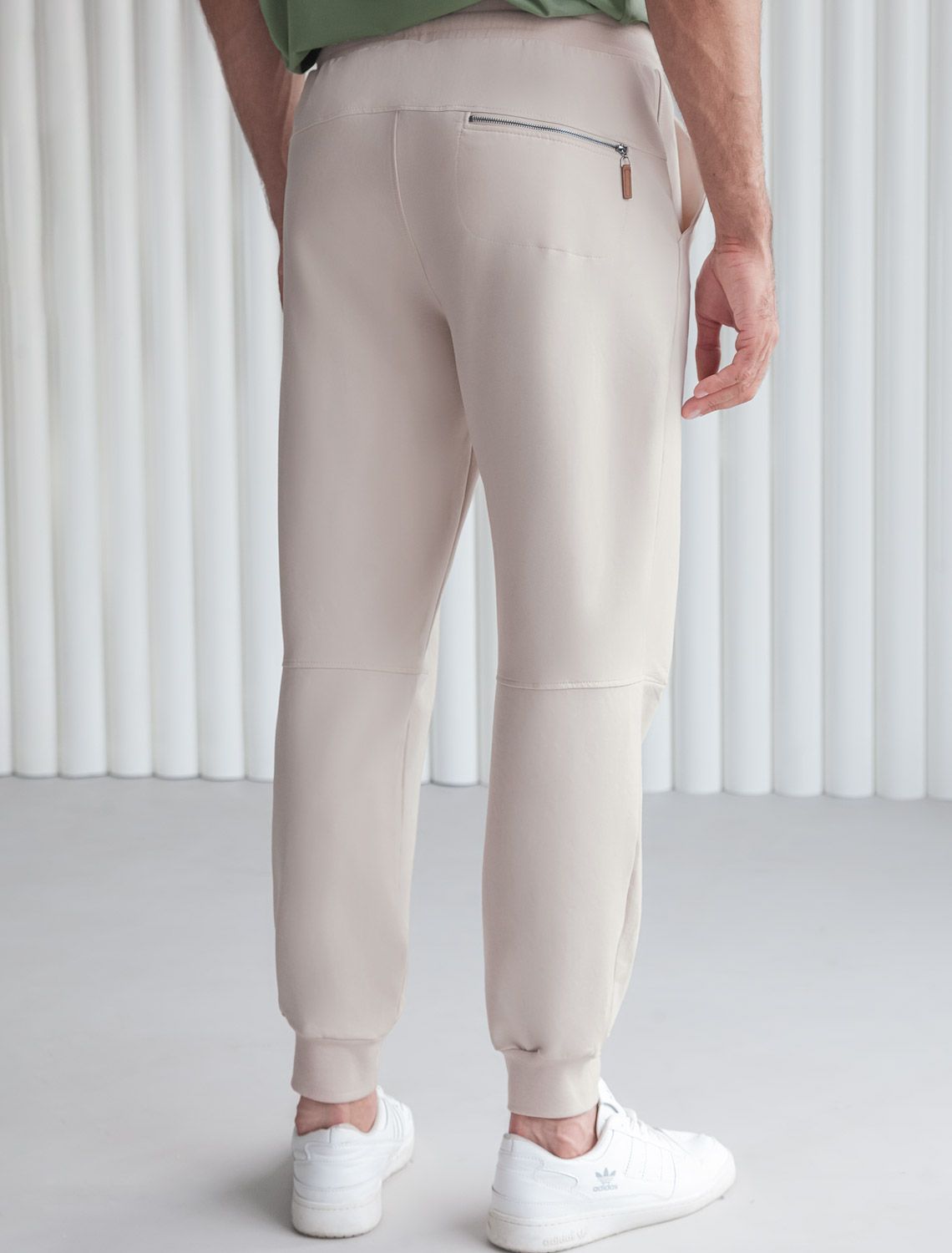 Ст.цена 1990р Брюки из тонкого футера с карманом на молнии U44.005 бежевый