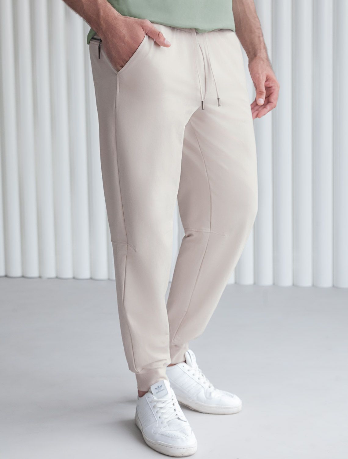 Ст.цена 1990р Брюки из тонкого футера с карманом на молнии U44.005 бежевый